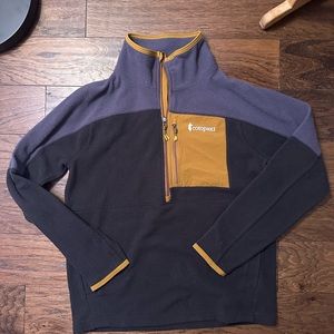 Small Cotopaxi quarter zip fleece.